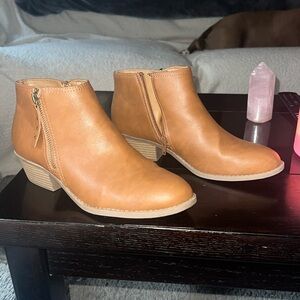 ARIZONA memory foam booties ; good condition 🌵